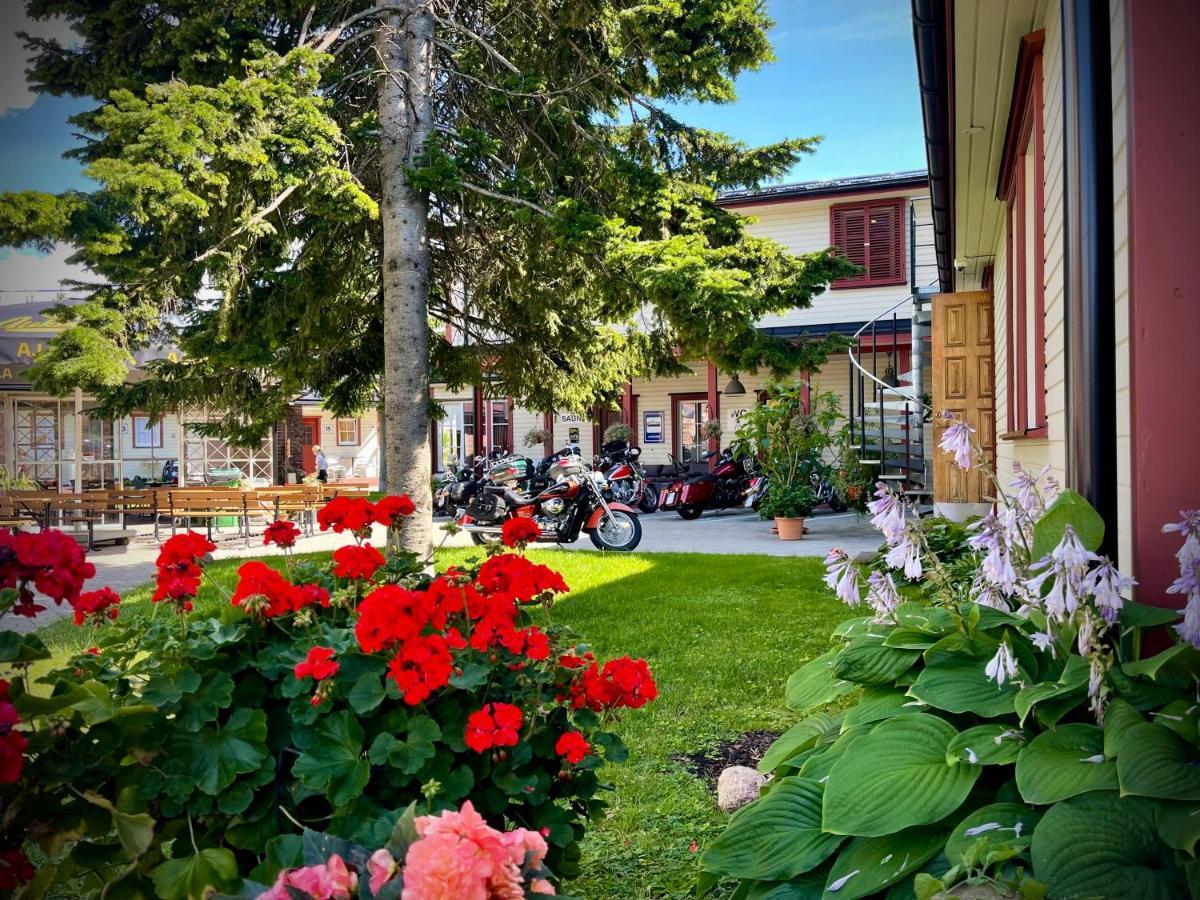 Aleksandri Guesthouse Parnu Exterior photo